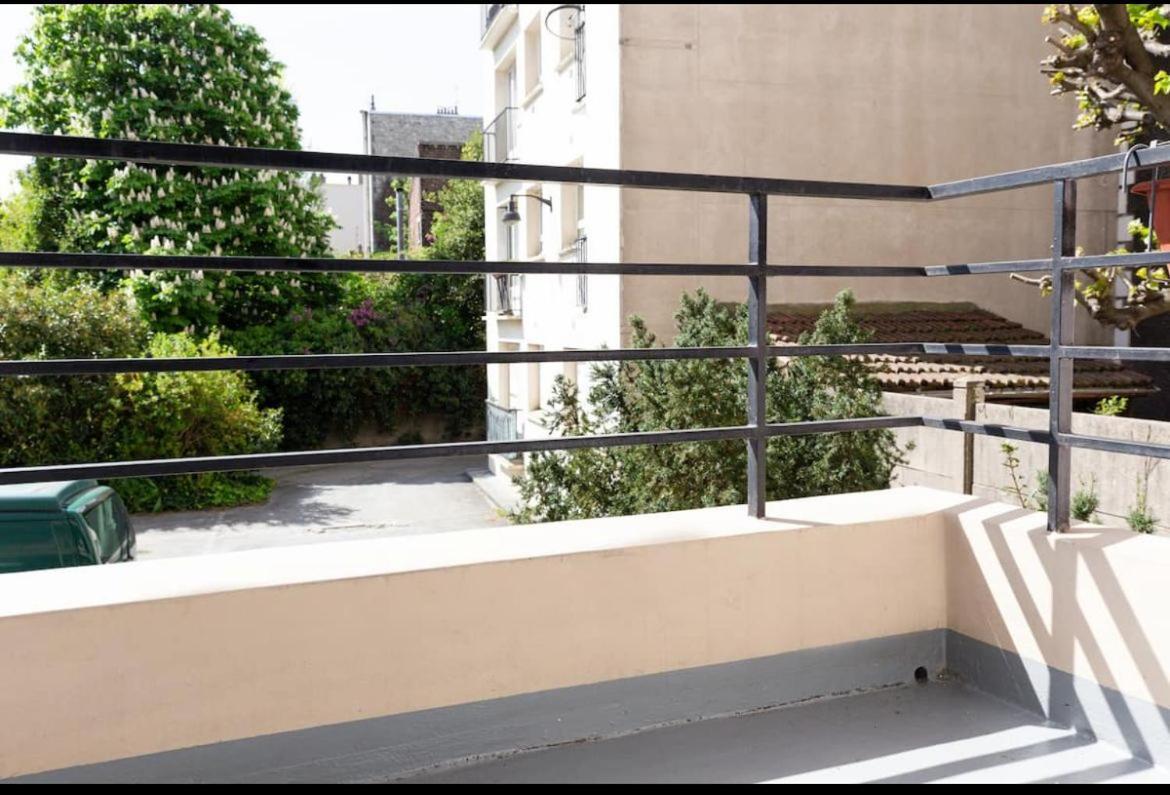 Superbe Studio Apartment A 2Mn De Paris ジャンティイ エクステリア 写真